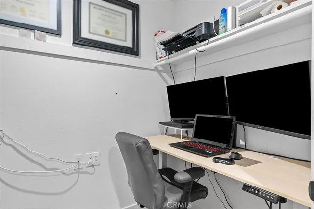 $699,000 | 5325 Lindley Avenue, Unit 106, Tarzana, CA 91356