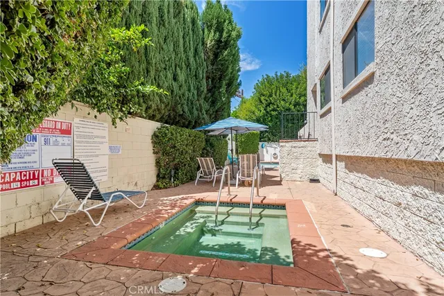 $699,000 | 5325 Lindley Avenue, Unit 106, Tarzana, CA 91356