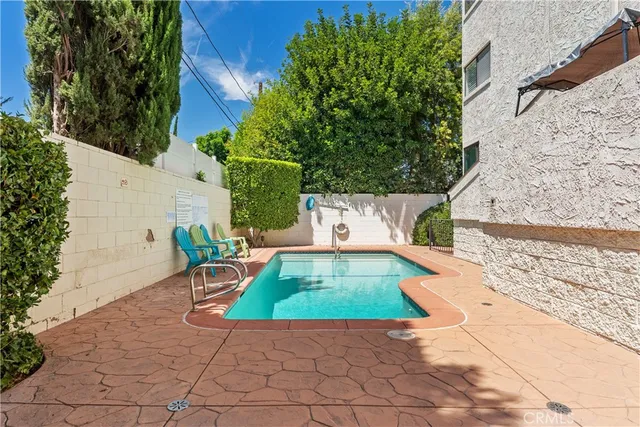 $699,000 | 5325 Lindley Avenue, Unit 106, Tarzana, CA 91356