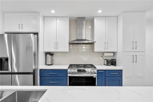 $699,000 | 5325 Lindley Avenue, Unit 106, Tarzana, CA 91356