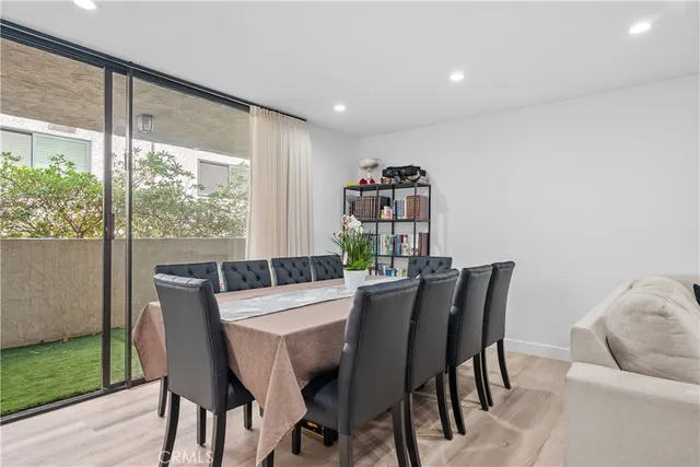 $699,000 | 5325 Lindley Avenue, Unit 106, Tarzana, CA 91356