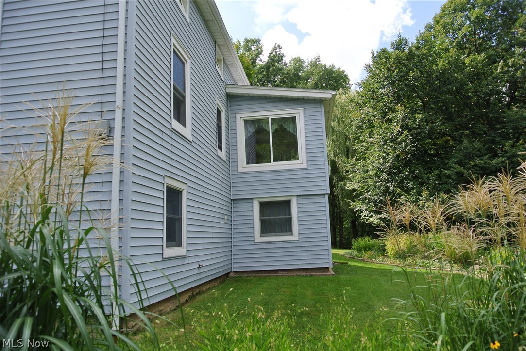 2945 Hillside Road Independence, OH 44131 - Photo 31 of 35 View from side yard