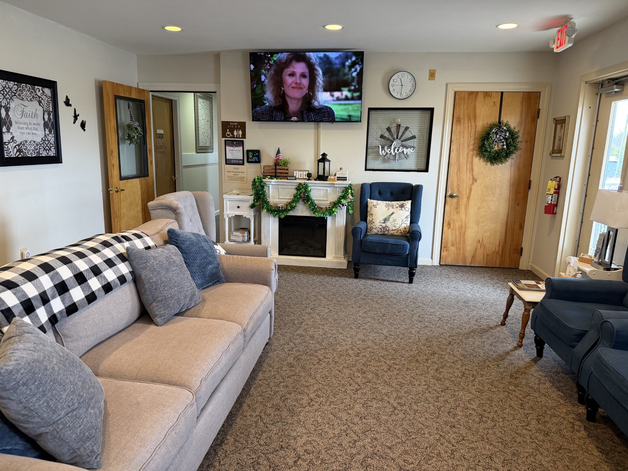 521 Pike Hill Road McMinnville, TN 37110 - Photo 2 of 15 a living room with furniture and a flat screen tv