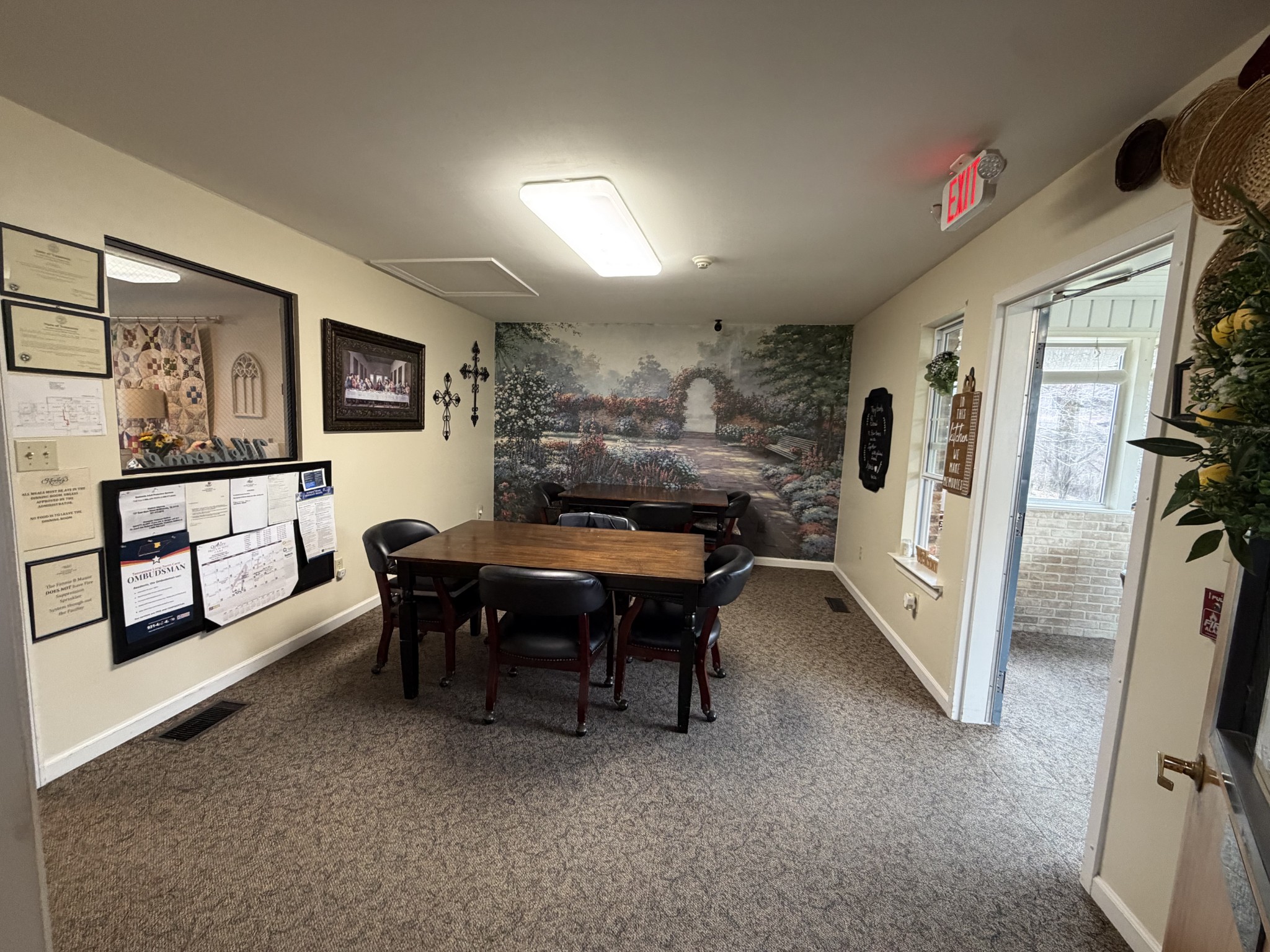 521 Pike Hill Road McMinnville, TN 37110 - Photo 3 of 15 a living room with furniture a flat screen tv and a table
