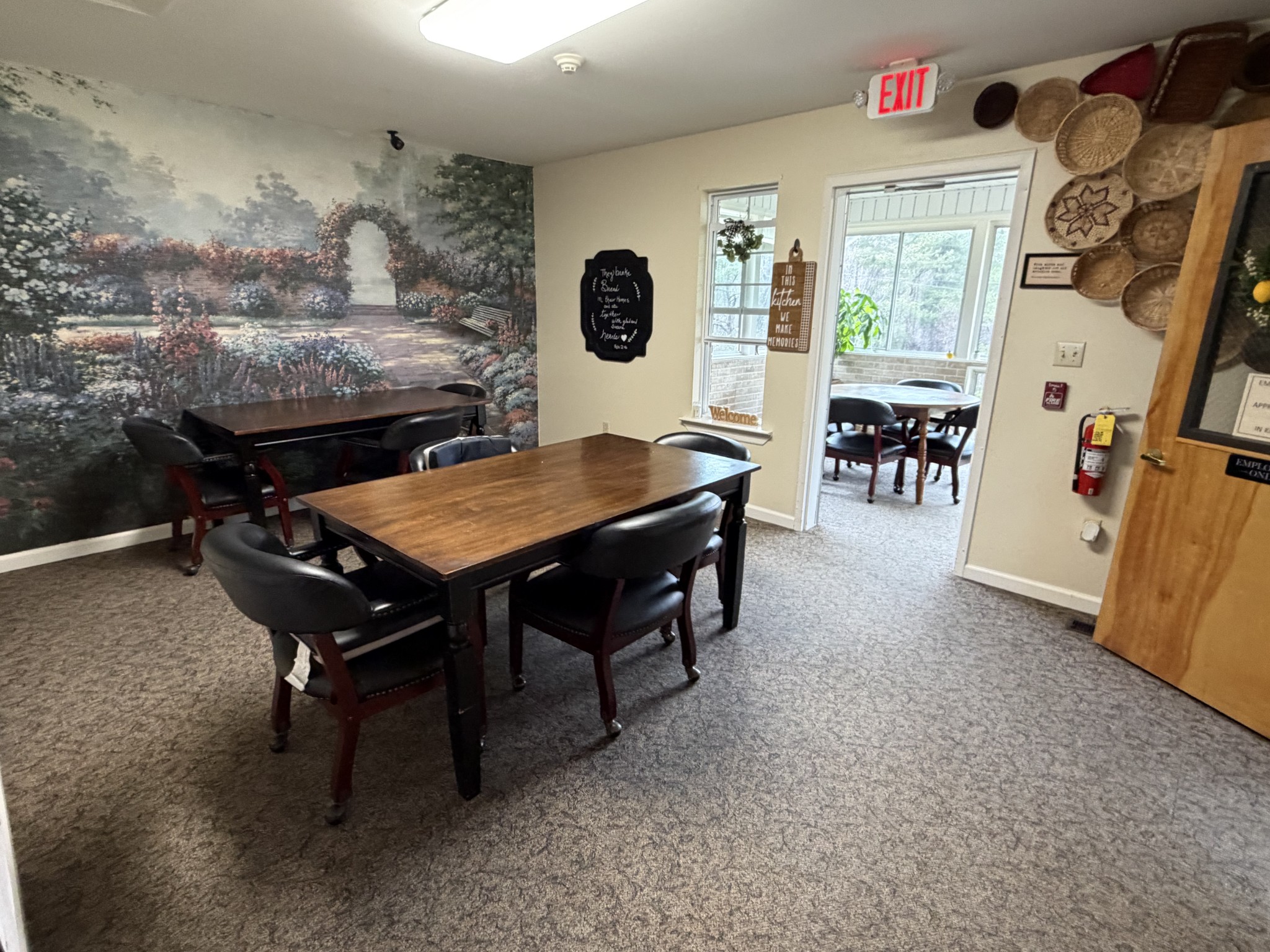 521 Pike Hill Road McMinnville, TN 37110 - Photo 4 of 15 a dining room with furniture and window