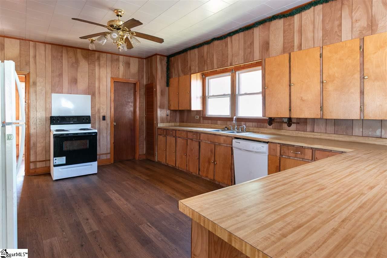 105 Gordon Street Clinton, SC 29325 - Photo 3 of 14 Gallery Image 3