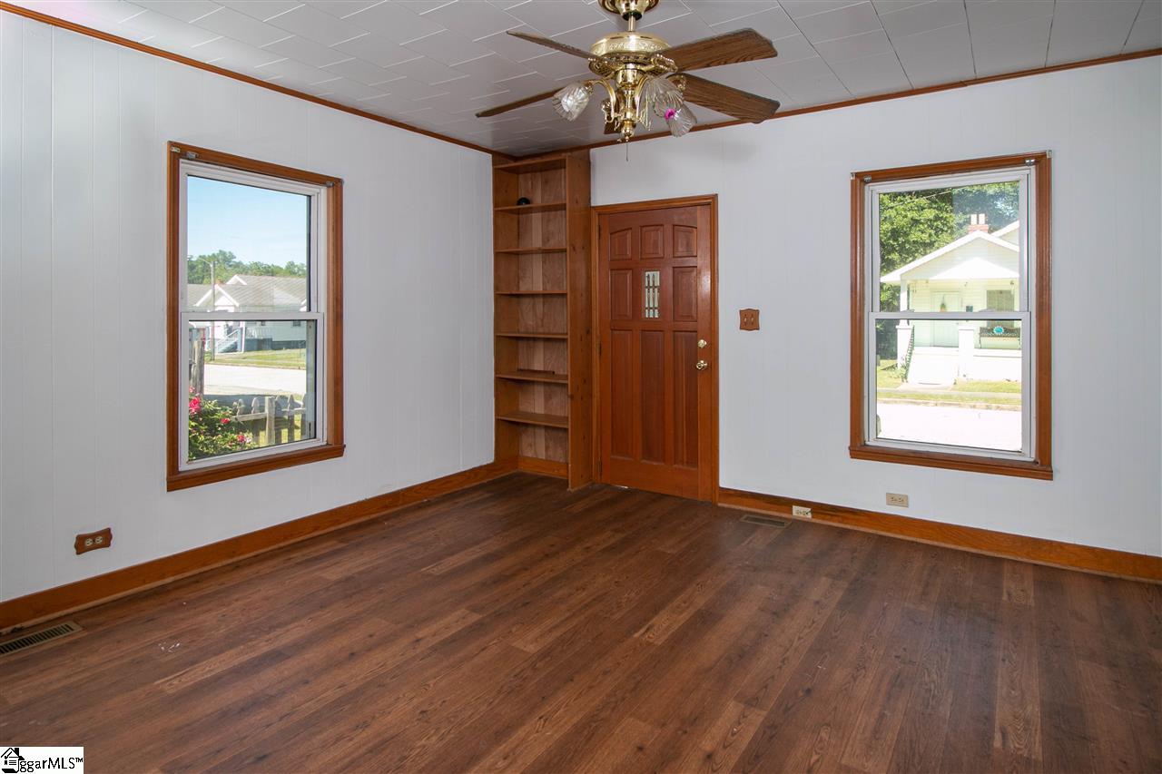 105 Gordon Street Clinton, SC 29325 - Photo 5 of 14 Gallery Image 5