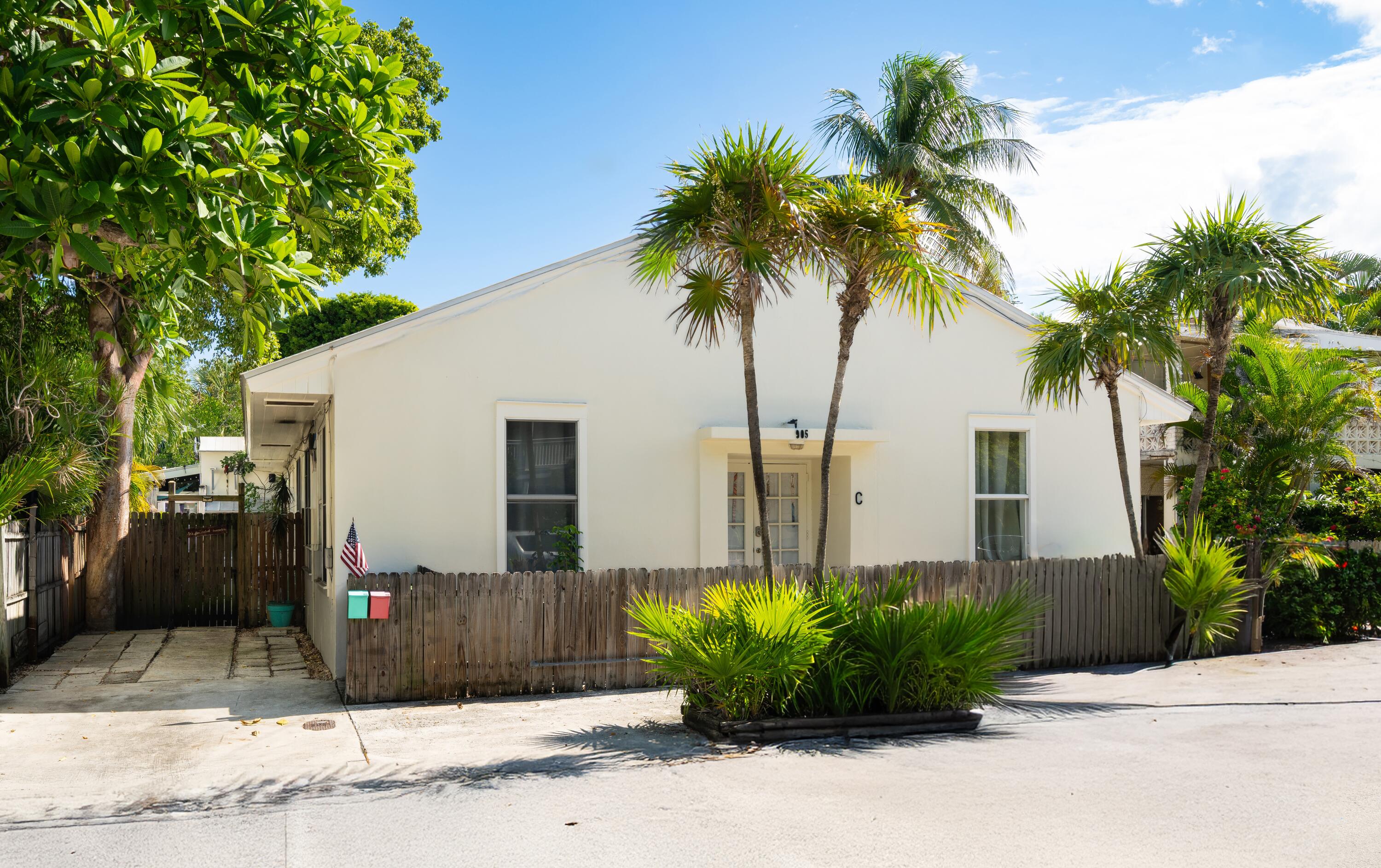 905 Grinnell Street Key West, FL 33040 - Photo 19 of 19 a view of a backyard of a house