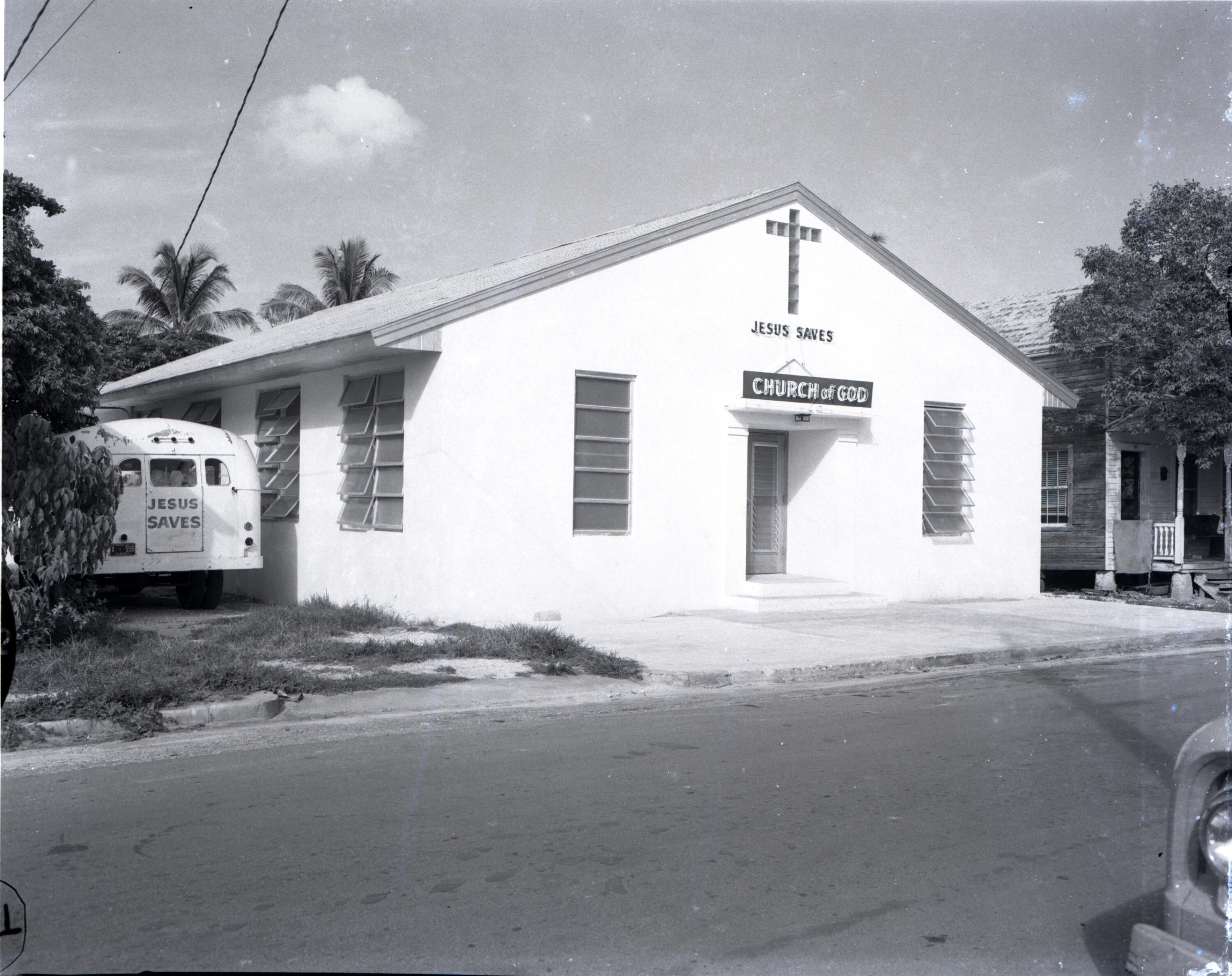905 Grinnell Street Key West, FL 33040 - Photo 3 of 19 a front view of a house with a road