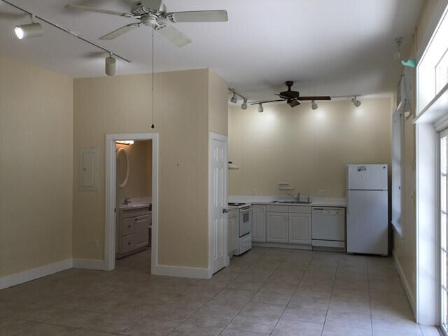 905 Grinnell Street Key West, FL 33040 - Photo 9 of 19 en empty room with closet and chandelier fan