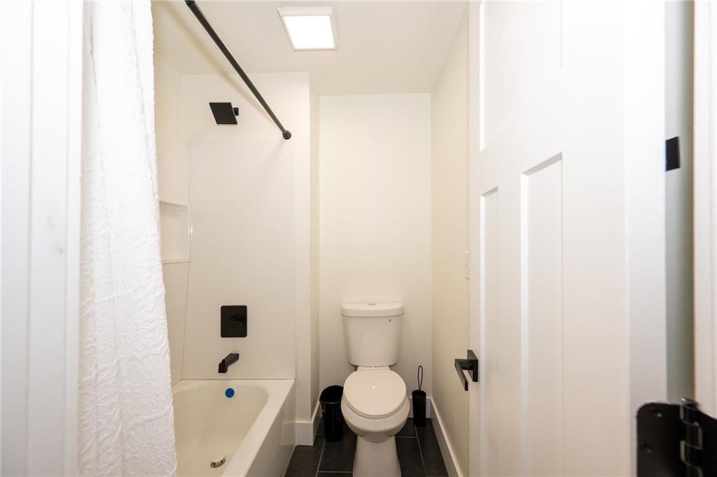 3339 Cove Overlook Road Gainesville, GA 30501 - Photo 34 of 67 a bathroom with a sink and a mirror