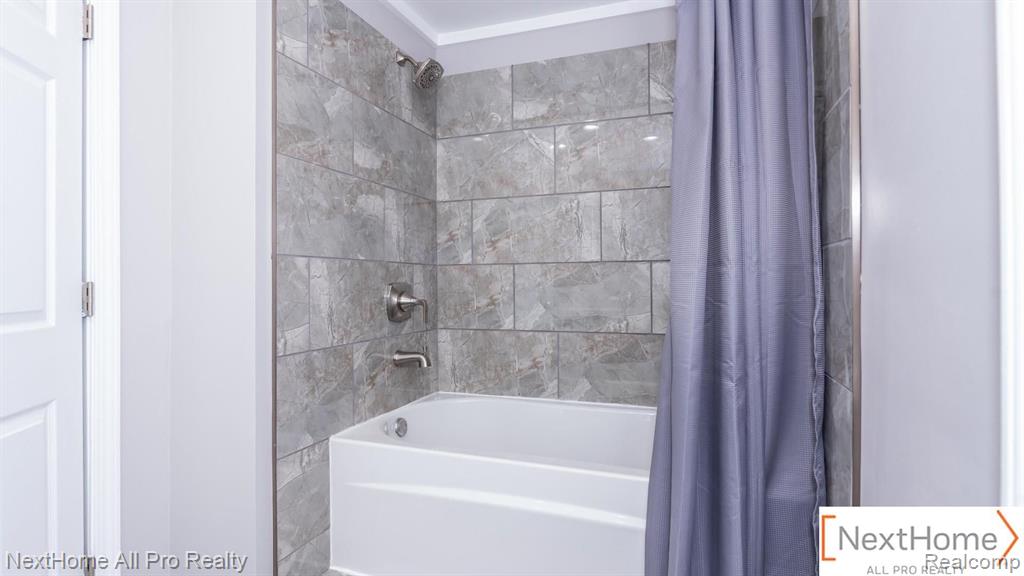17134 Huntington Road Detroit, MI 48219 - Photo 4 of 32