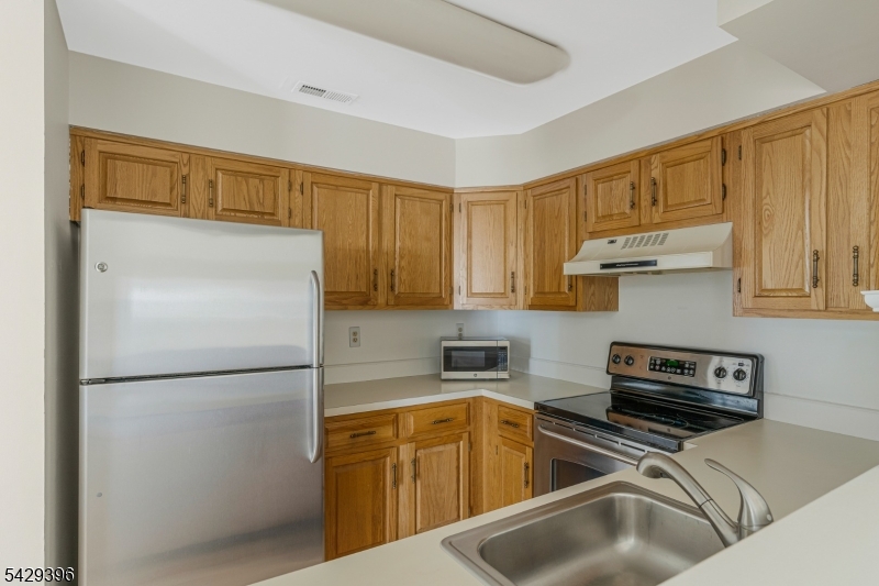 44 Spruce Court Bedminster, NJ 07921 - Photo 13 of 32
