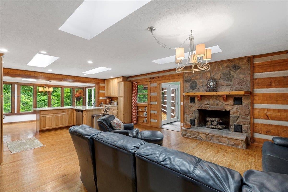 4743 Twin Coves Road Radford, VA 24141 - Photo 12 of 82 Gallery Image 12