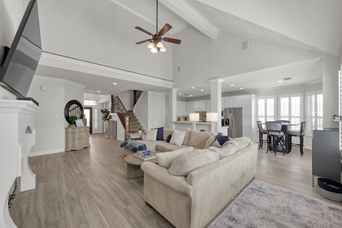 22 Brywood Place Spring, TX 77382 - Photo 11 of 31 Spacious family room with vaulted ceilings, gas log fireplace and lots of natural light.