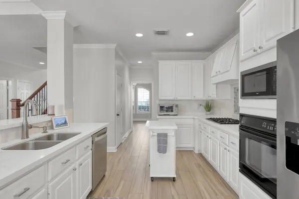 $855,000 | 22 Brywood Place, Spring, TX 77382