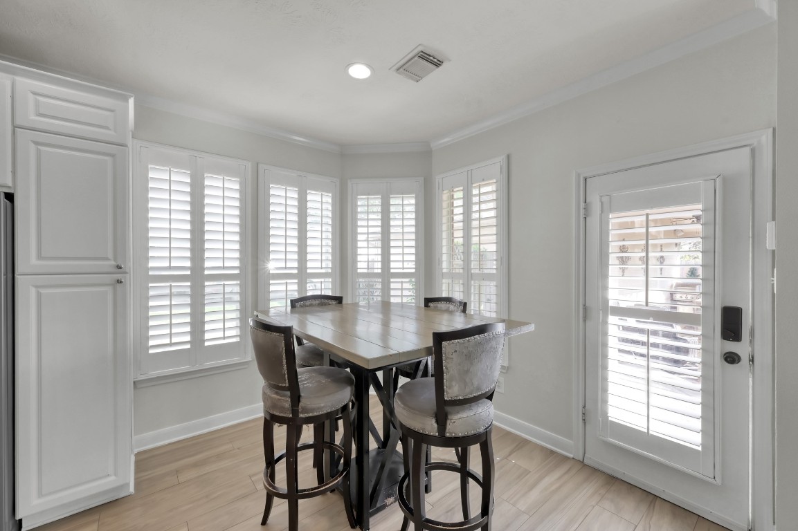 22 Brywood Place Spring, TX 77382 - Photo 13 of 31 Breakfast area