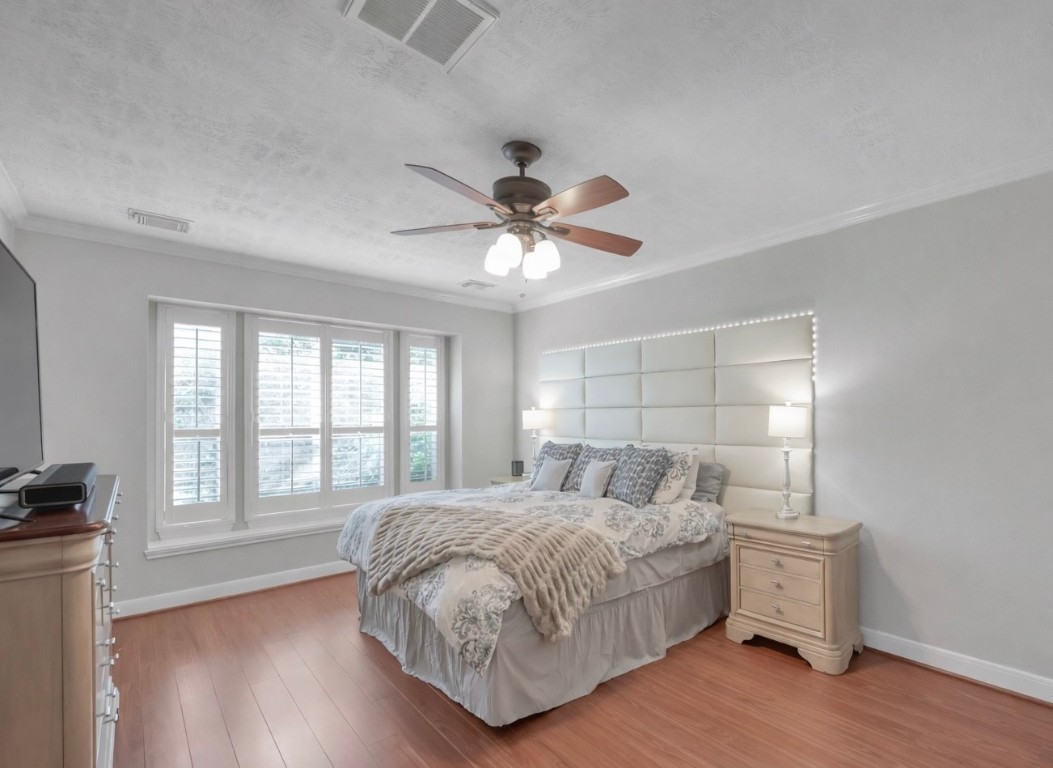 22 Brywood Place Spring, TX 77382 - Photo 14 of 31 Primary bedroom (first floor)