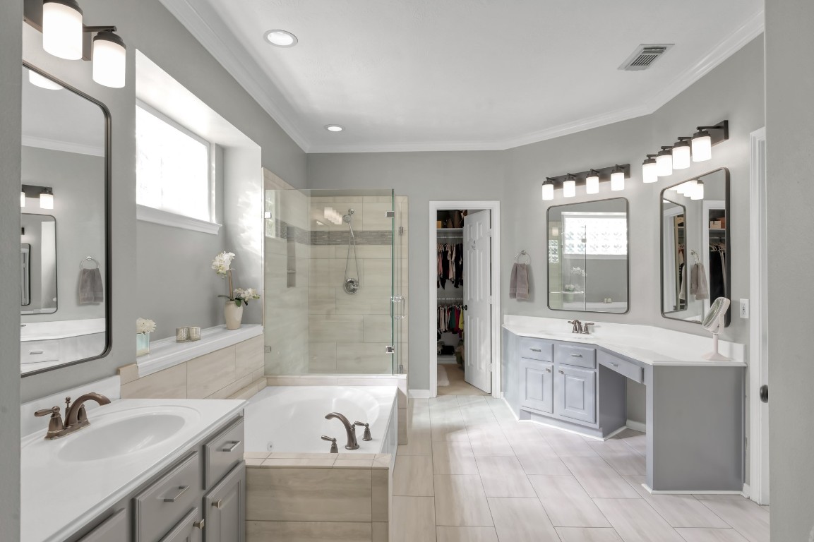 22 Brywood Place Spring, TX 77382 - Photo 15 of 31 Primary ensuite bathroom (first floor)