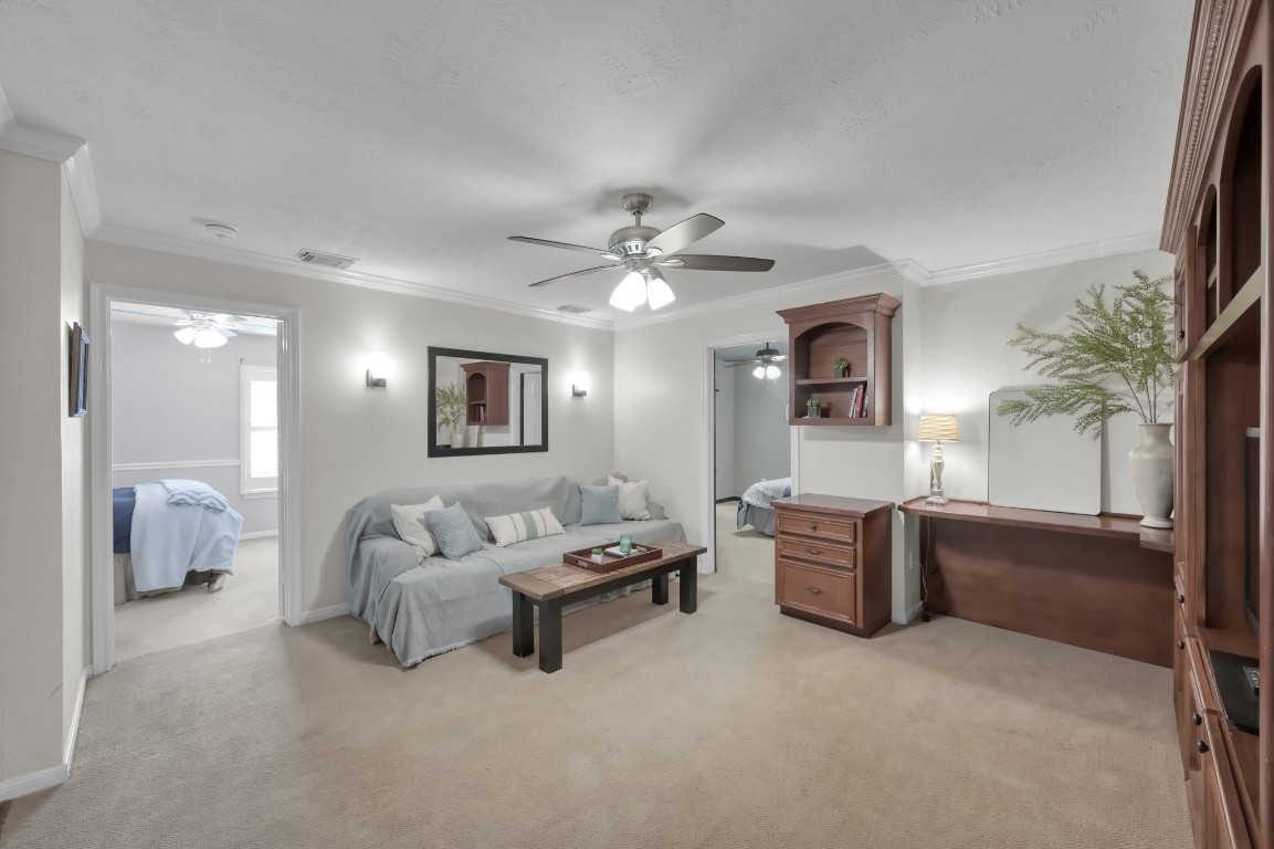 22 Brywood Place Spring, TX 77382 - Photo 18 of 31 Den / game room with custom built-ins (second floor)