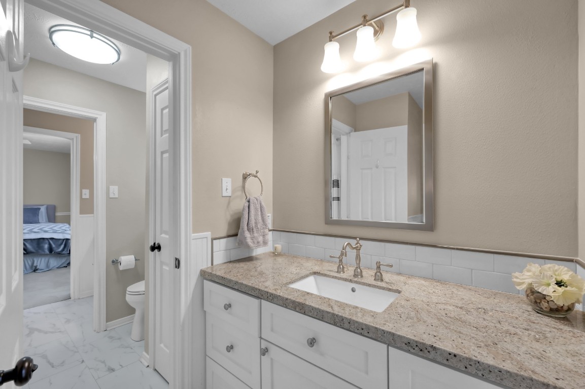 22 Brywood Place Spring, TX 77382 - Photo 22 of 31 Guest bathroom