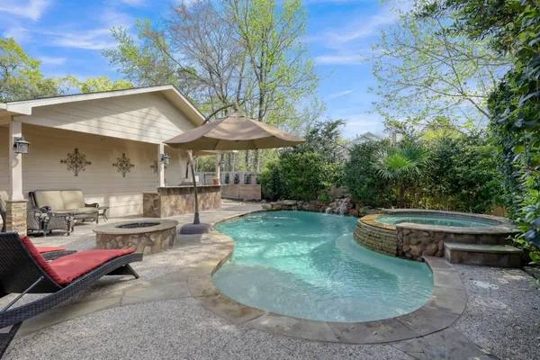 $855,000 | 22 Brywood Place, Spring, TX 77382