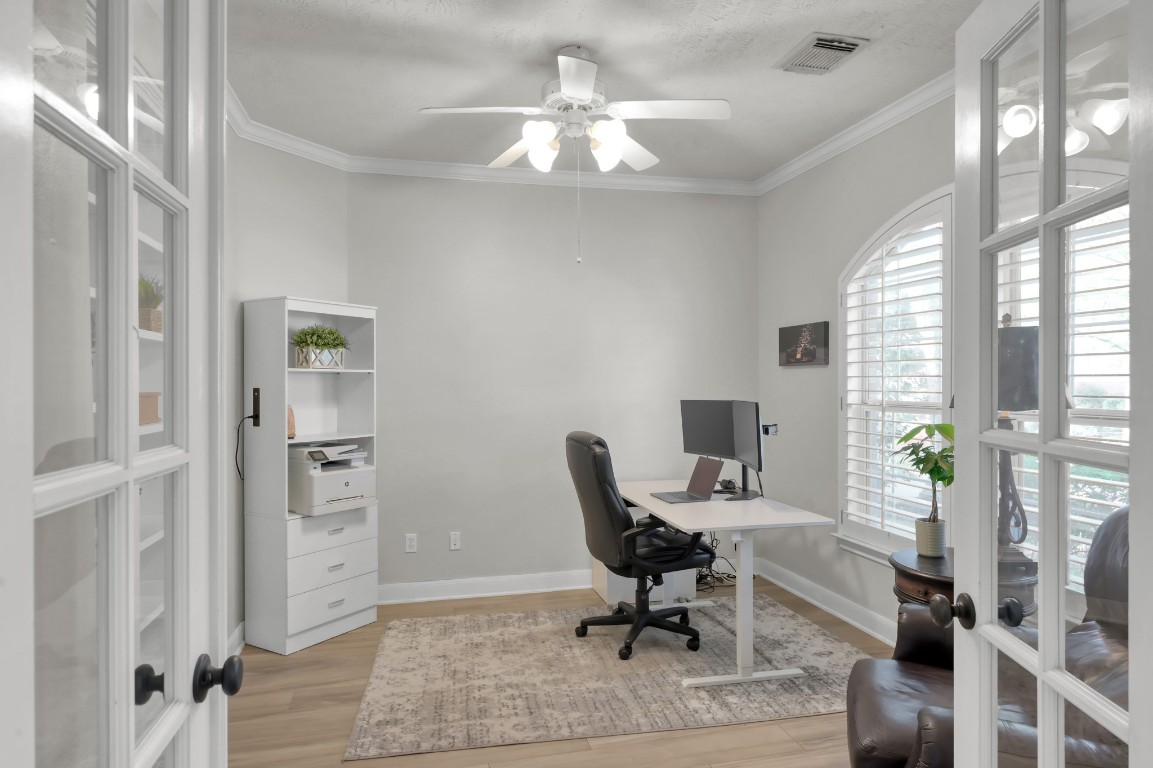 22 Brywood Place Spring, TX 77382 - Photo 5 of 31 Private study, located near front entry.