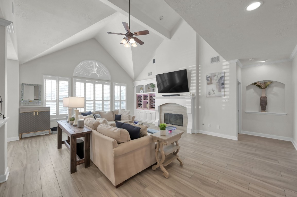 22 Brywood Place Spring, TX 77382 - Photo 10 of 31 Spacious family room with vaulted ceilings, gas log fireplace and lots of natural light.