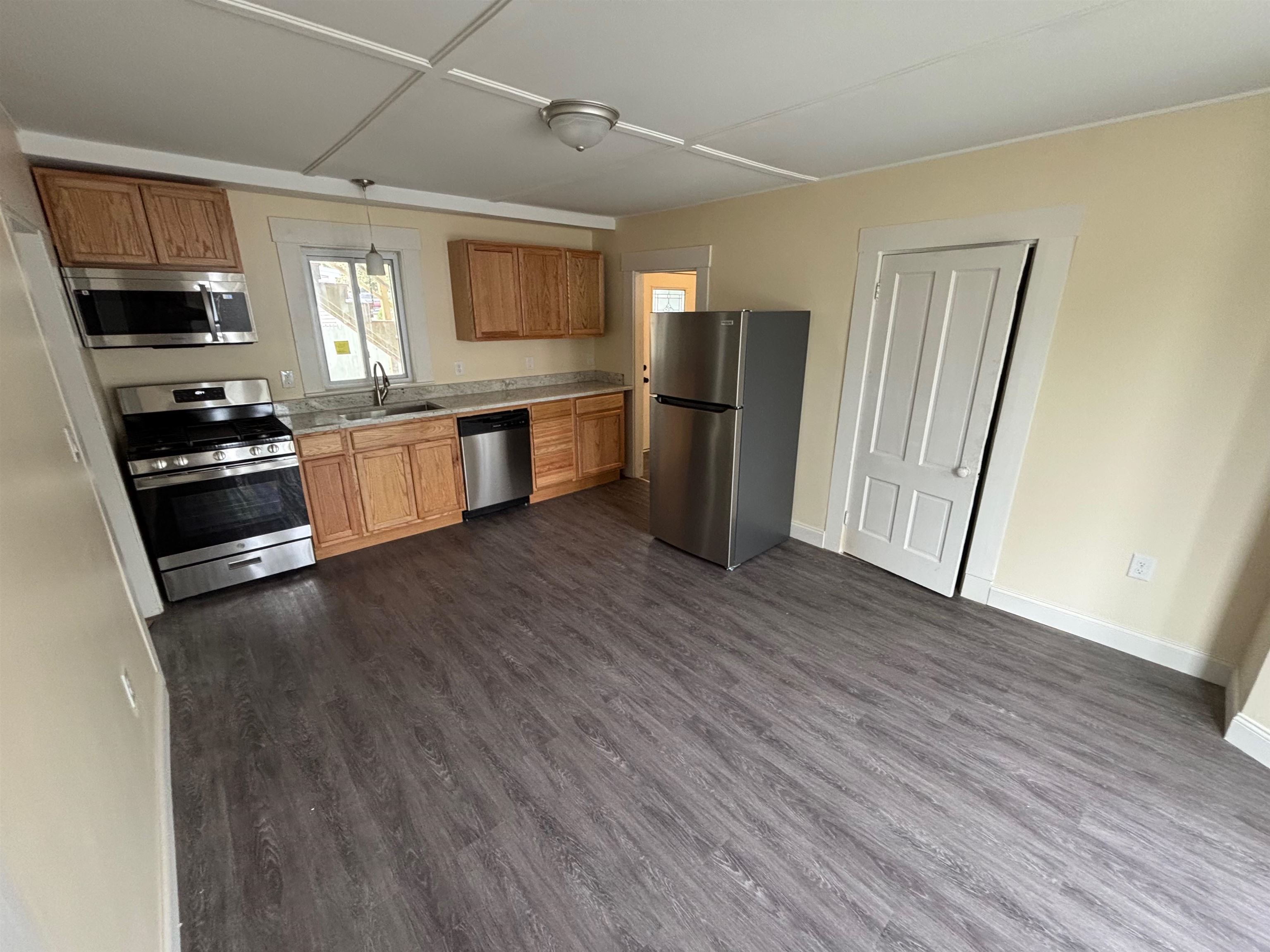61 A Chestnut Street Rochester, NH 03867 - Photo 1 of 16