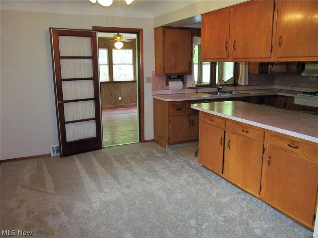 7690 Webster Road Middleburg Heights, OH 44130 - Photo 4 of 21
