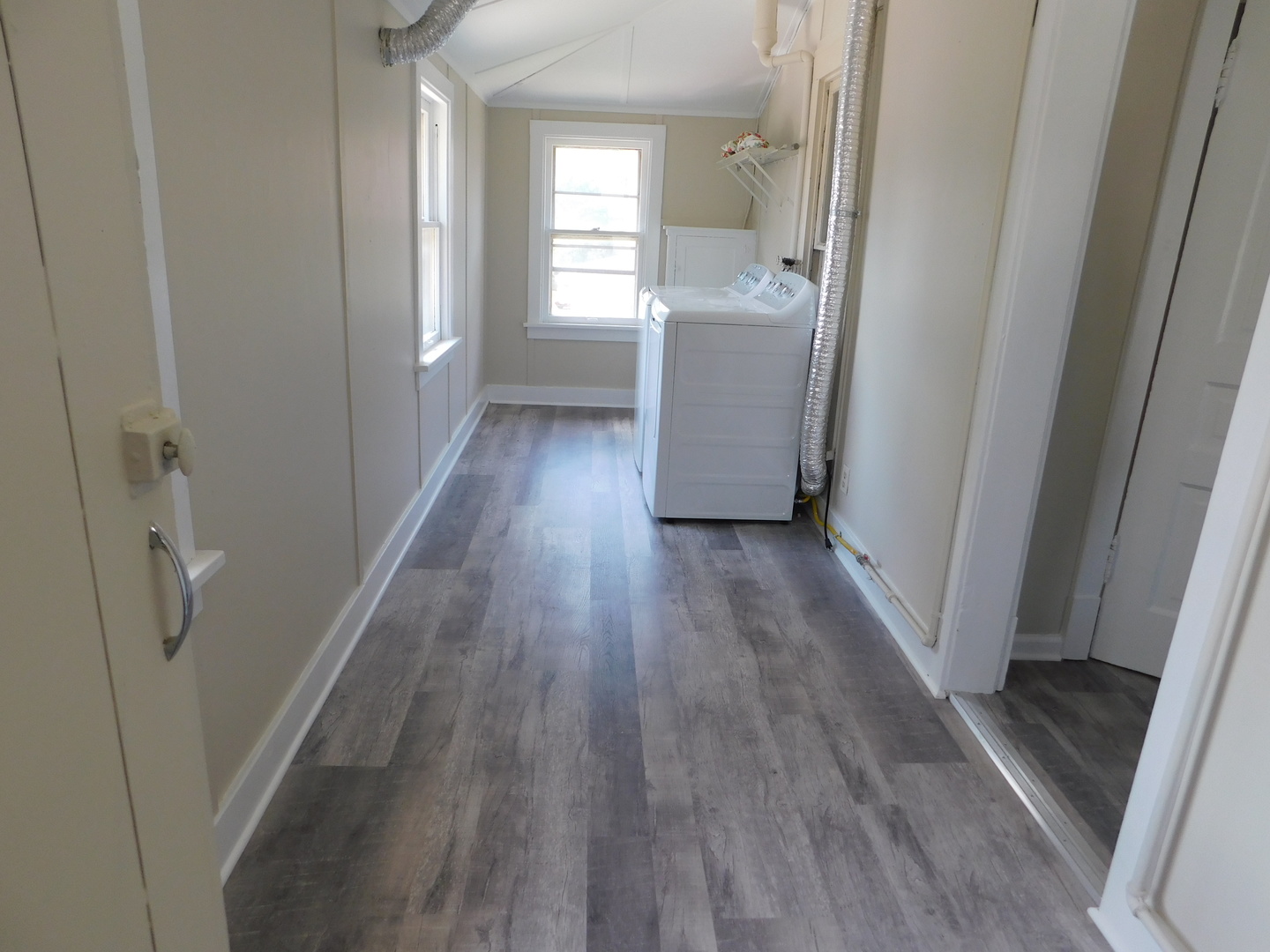 307 South Main Street Algonquin, IL 60102 - Photo 6 of 15 a view of hallway with wooden floor and window