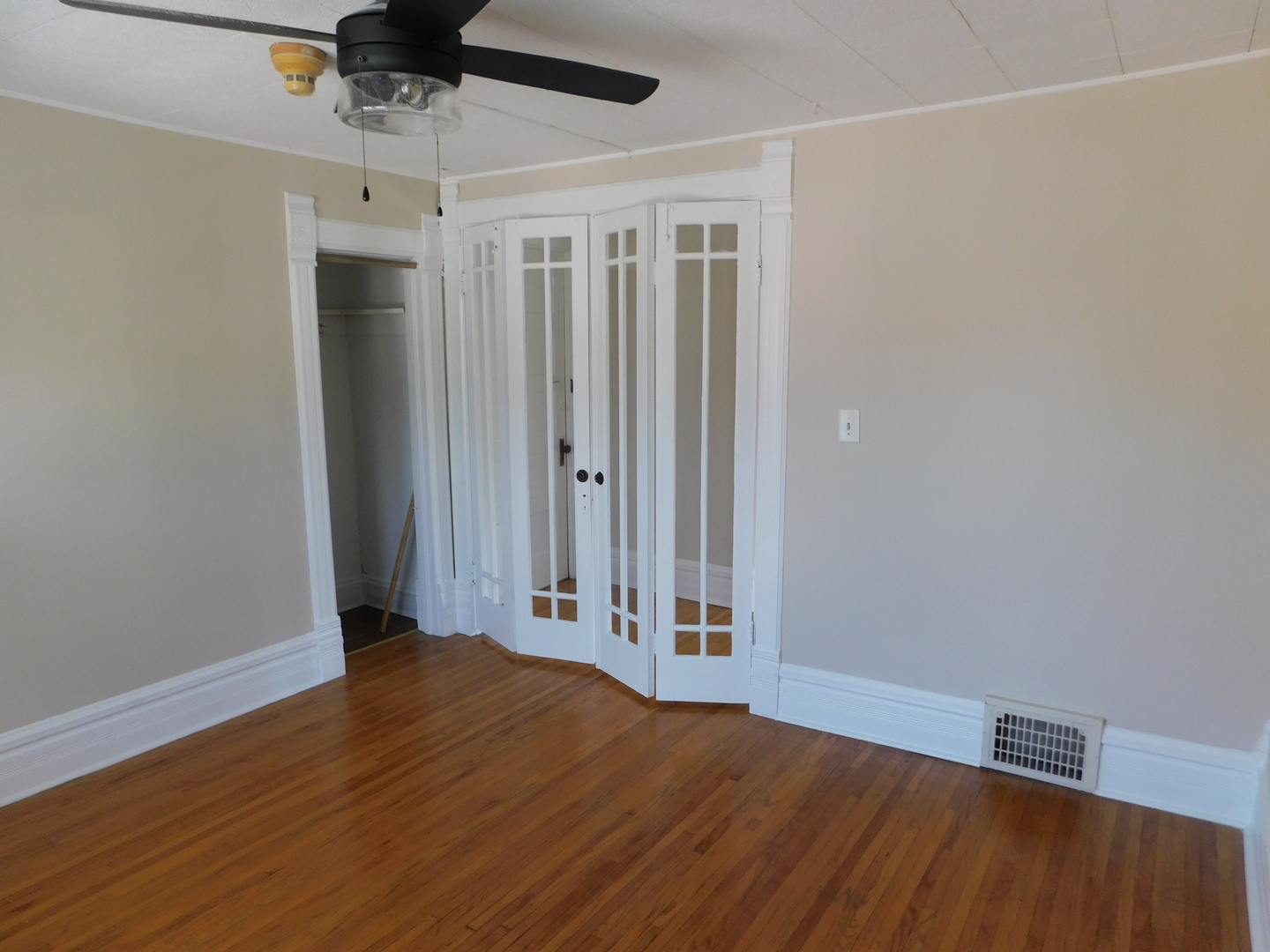 307 South Main Street Algonquin, IL 60102 - Photo 10 of 15 wooden floor in an empty room