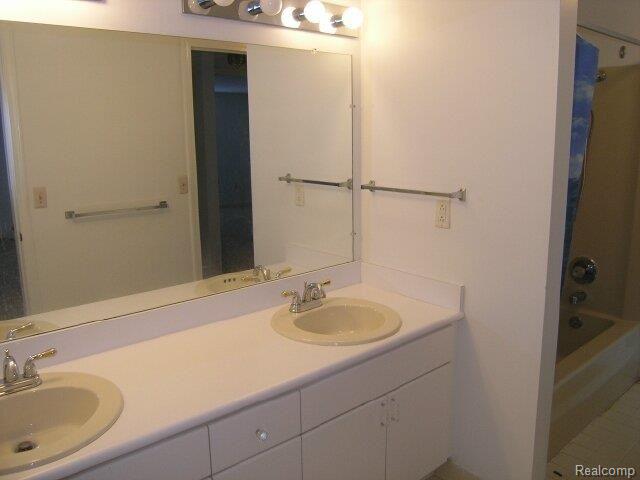 980 Vernier Road Grosse Pointe, MI 48236 - Photo 12 of 14 Hall Bath