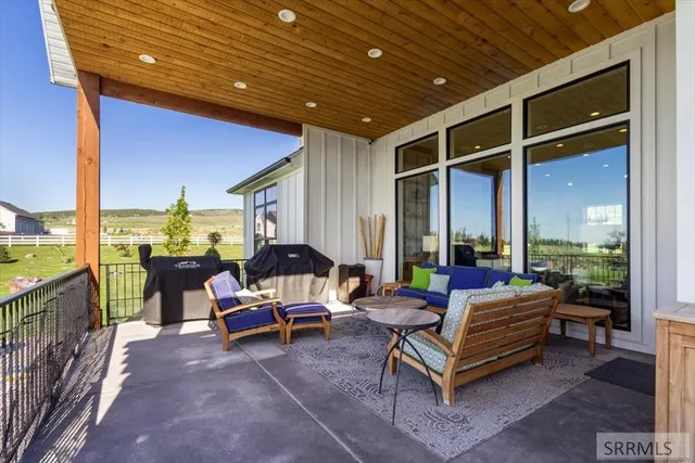 $1,500,000 | 1292 East 1090 North, Shelley, ID 83274