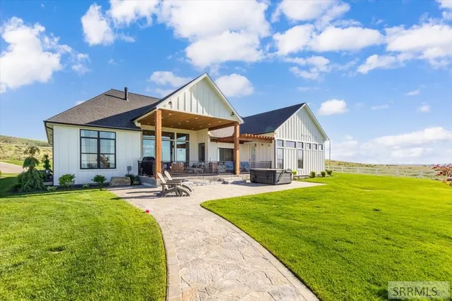 $1,500,000 | 1292 East 1090 North, Shelley, ID 83274