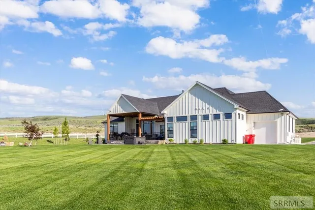 $1,500,000 | 1292 East 1090 North, Shelley, ID 83274