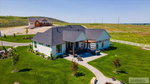 $1,500,000 | 1292 East 1090 North, Shelley, ID 83274