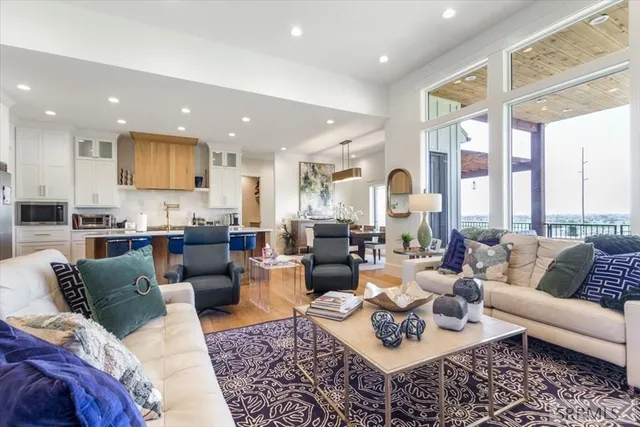 $1,500,000 | 1292 East 1090 North, Shelley, ID 83274