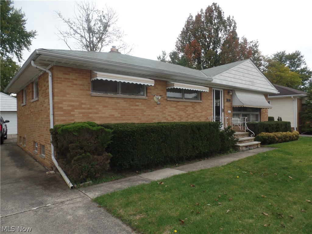 6773 Maplewood Road Parma Heights, OH 44130 - Photo 2 of 26