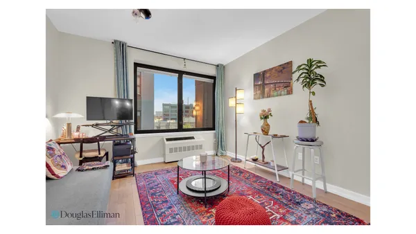 $875,000 | 21-45 44th Drive, Unit 4I | Long Island City