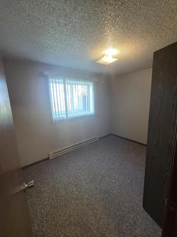 $800 | 1918 Greenwood Street East, Thief River Falls, MN 56701