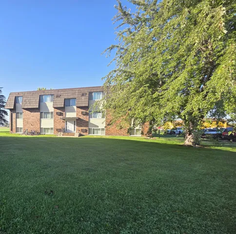 $800 | 1918 Greenwood Street East, Thief River Falls, MN 56701