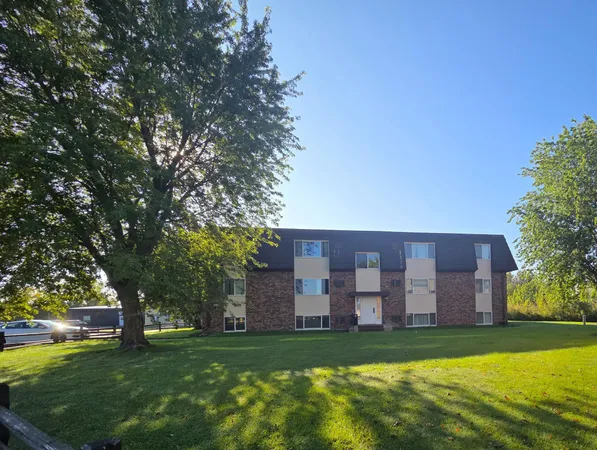 $800 | 1918 Greenwood Street East, Thief River Falls, MN 56701