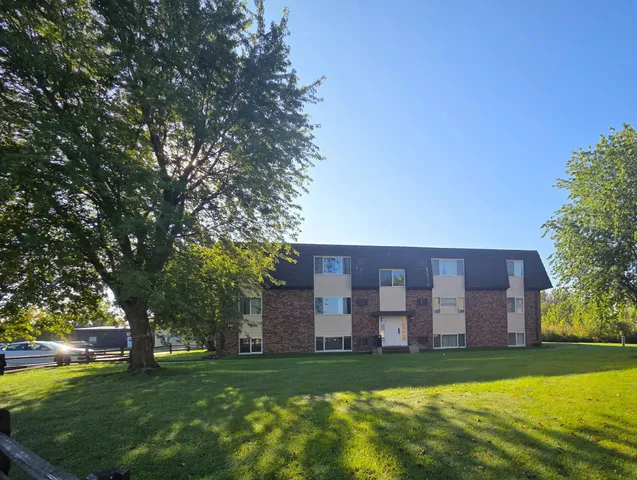 $800 | 1918 Greenwood Street East, Thief River Falls, MN 56701