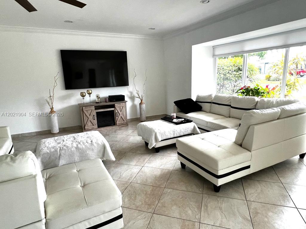 3324 Lakeview Boulevard Delray Beach, FL 33445 - Photo 5 of 36 a living room with furniture and a flat screen tv