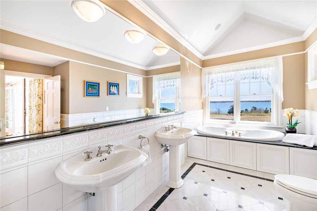 597 Beavertail Road Jamestown, RI 02835 - Photo 22 of 41