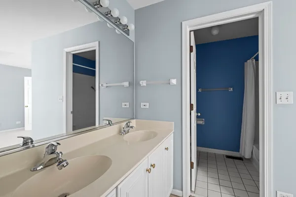 $3,000 | 1165 Windham Lane, Unit 1165, Elk Grove Village, IL 60007