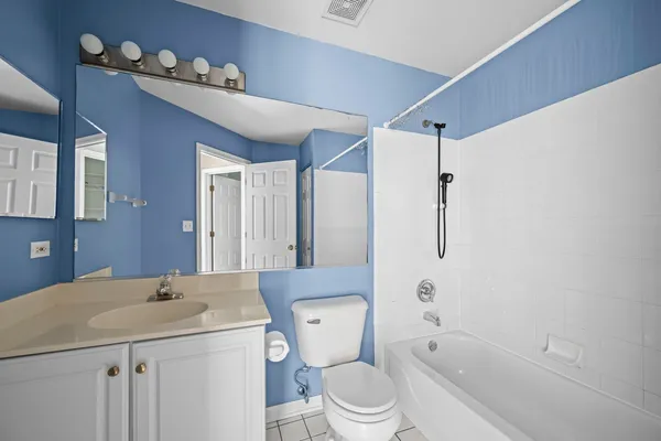 $3,000 | 1165 Windham Lane, Unit 1165, Elk Grove Village, IL 60007