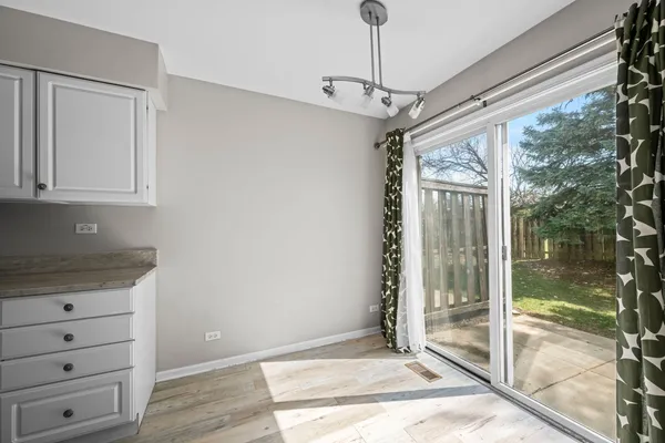 $3,000 | 1165 Windham Lane, Unit 1165, Elk Grove Village, IL 60007