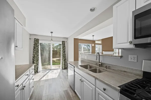 $3,000 | 1165 Windham Lane, Unit 1165, Elk Grove Village, IL 60007